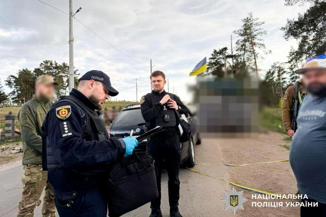 Небезпечний вантаж у "Skoda": на Рівненщині водія затримали з бойовою гранатою (фото)