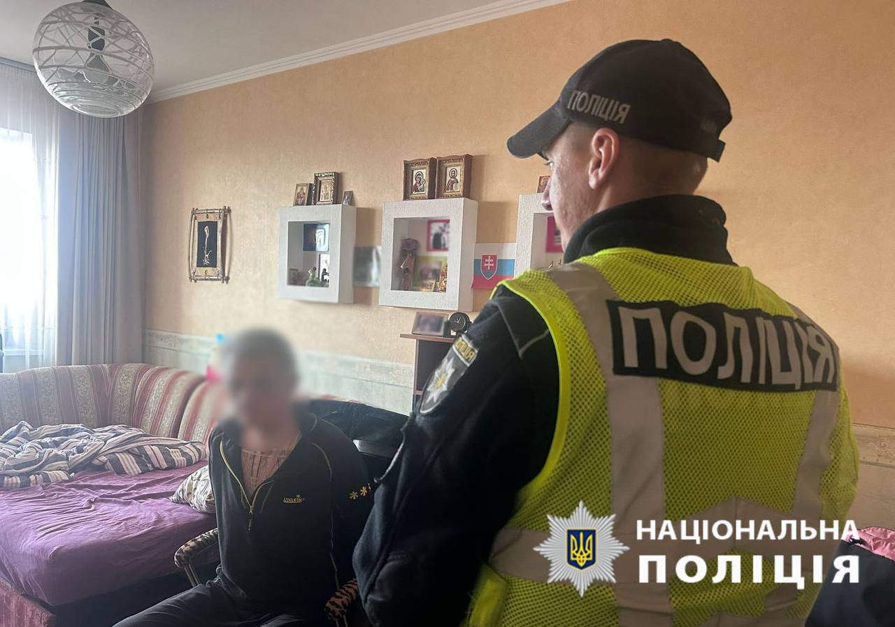 У Києві чоловік задушив дружину: поліція показала фото