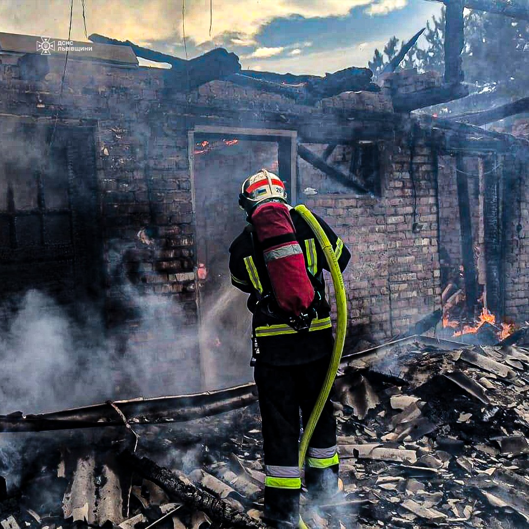 На Львівщині ледь не згорів житловий будинок