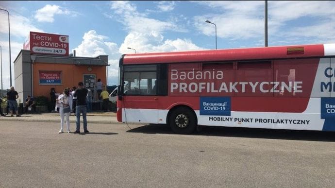 Вакцинація на кордоні з Польщею. Що має знати українець, який прямує за кордон