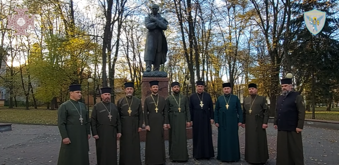 «Батько наш Бандера». Священники-капелани приєдналися до флешмобу
