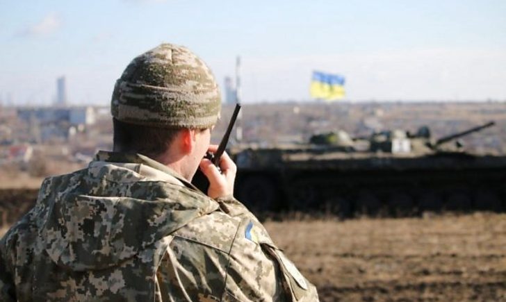 На Донбасі поранено українського військового