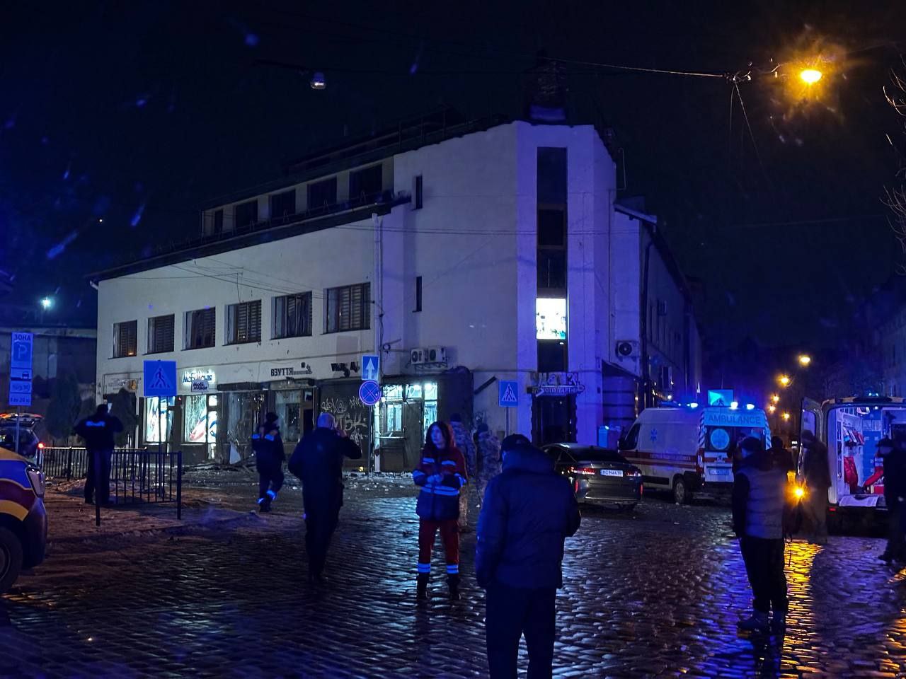 Вибухи у Львові: перші фото з місця трагедії