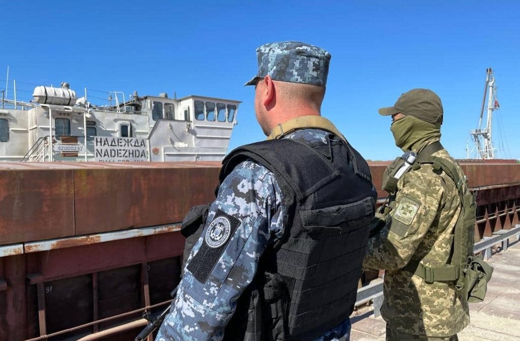 Українські прикордонники заарештували кораблі під прапорами Росії та Білорусі