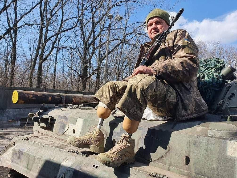 Під час вибуху гранат у сільраді на Закарпатті постраждав військовий на протезах Василь Штефко
