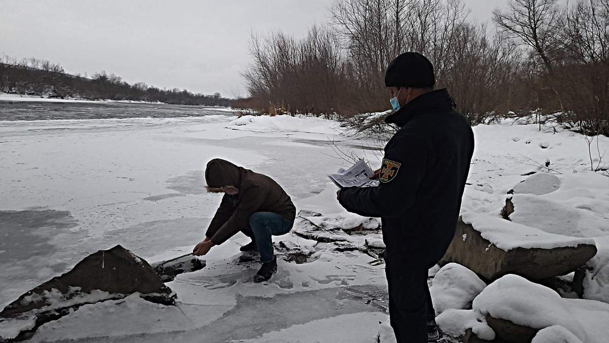 У Херсоні з крижаної води Дніпра витягнули чоловіка