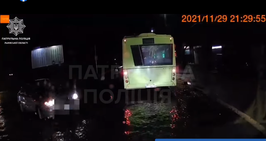 У Львові п'яний водій влаштував ДТП. Тестер показав понад два проміле