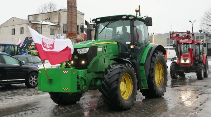 Польські фермери проводять акцію протесту у Варшаві: рух на догах ускладнений
