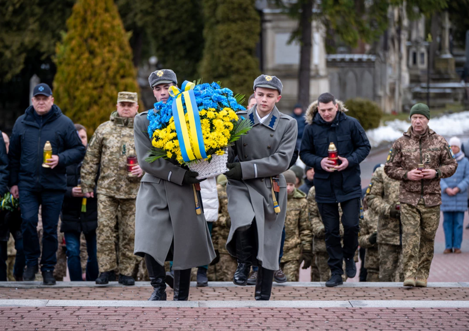 Бій, який став символом героїзму: у Львові вшанували пам’ять Героїв Крут