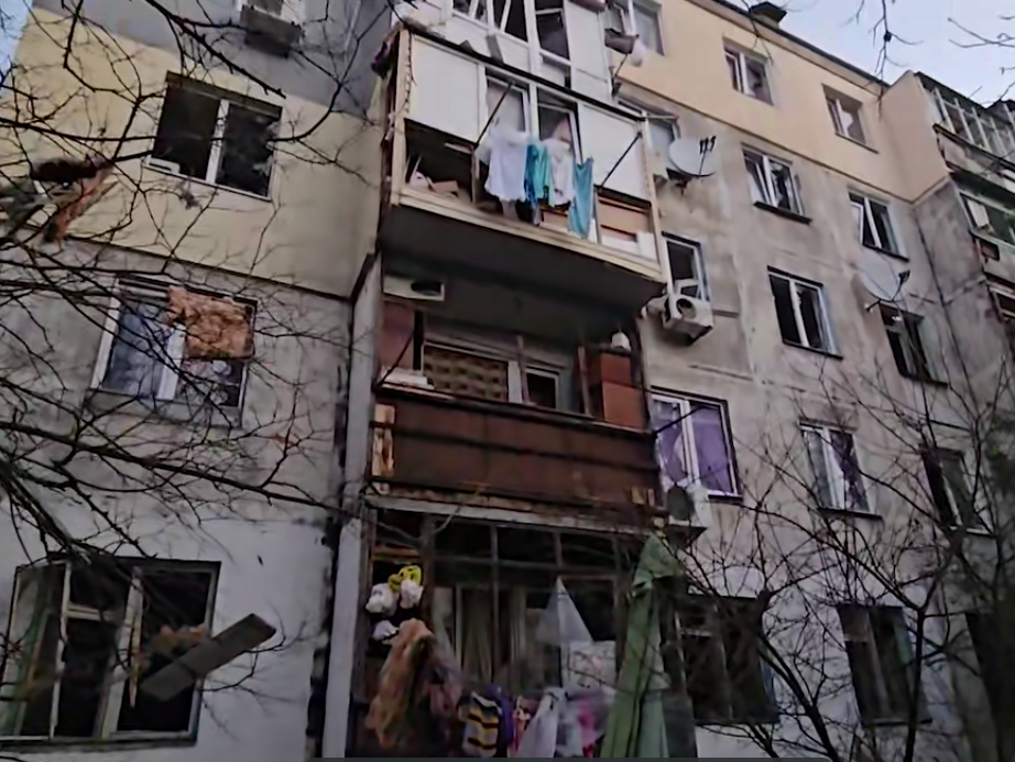Дивилися мультики та планували Новий рік. Від ворожого обстрілу Херсона постраждали четверо дітей