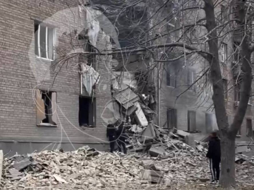 Росіяни вдарили балістикою по багатоповерхівці у Кривому Розі: є поранені