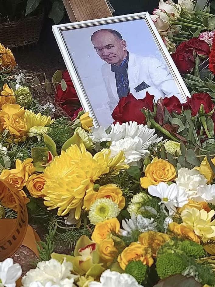 З'явилися фото з похорону Заслуженого артиста України на Личаківському кладовищі у Львові