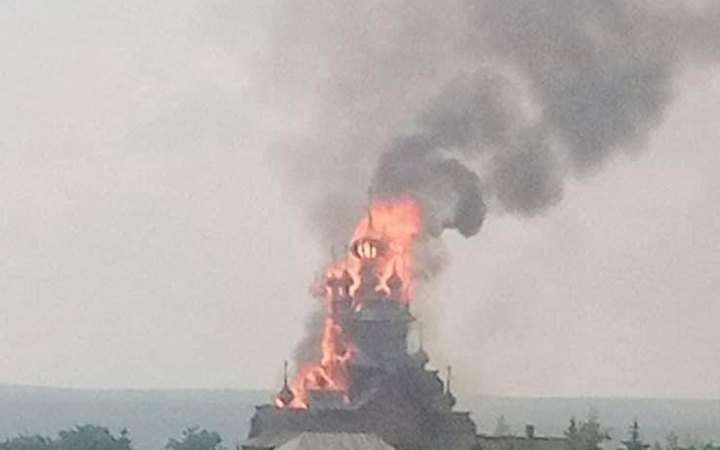 На Донеччині горить Святогірська Лавра. Це наслідок російської вогневої атаки