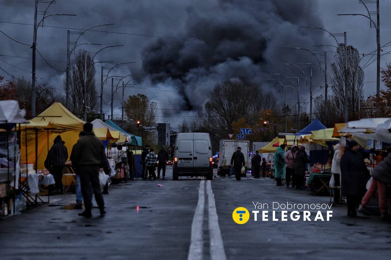 Незламний Київ: мережу вразило фото ярмарку, який таки розпочав роботу після нічних обстрілів