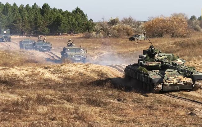 З бойовою стрільбою. Україна провела тактичні навчання неподалік від Криму