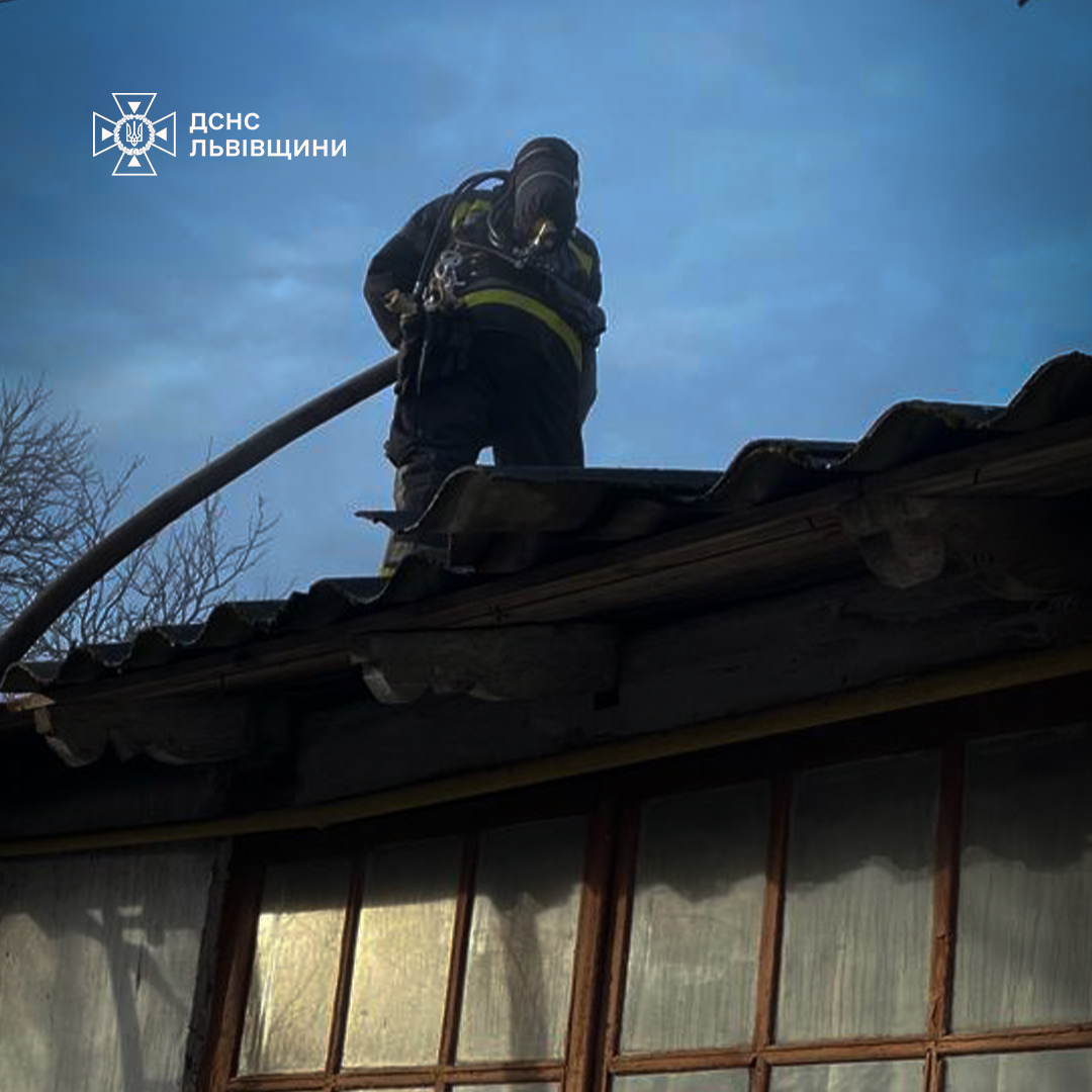 На Львівщині горів житловий будинок