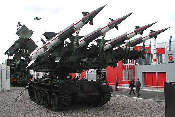 Польща та інші країни «зобов'язані» збивати російські ракети над Україною, – Сікорський
