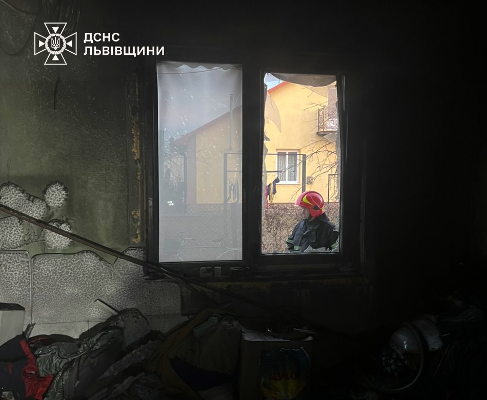 На Львівщині чоловік ледь не згорів заживо (фото)