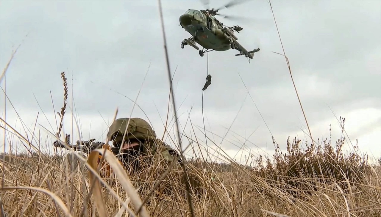 Поза досяжністю вогню. У ГУР розповіли, де Росія тримає бойову авіацію