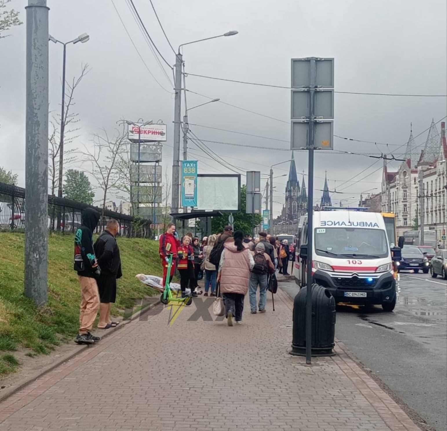 У Львові посеред вулиці померла людина: Що сталося (ФОТО)