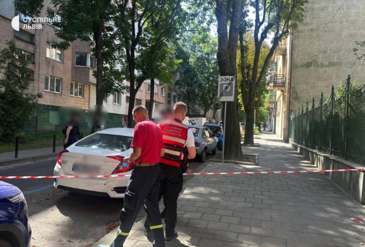 У Львові працюють криміналісти на місці вбивства Андрія Парубія (нові відео)