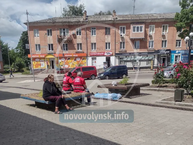 У Нововолинську посеред вулиці померла людина (фото)