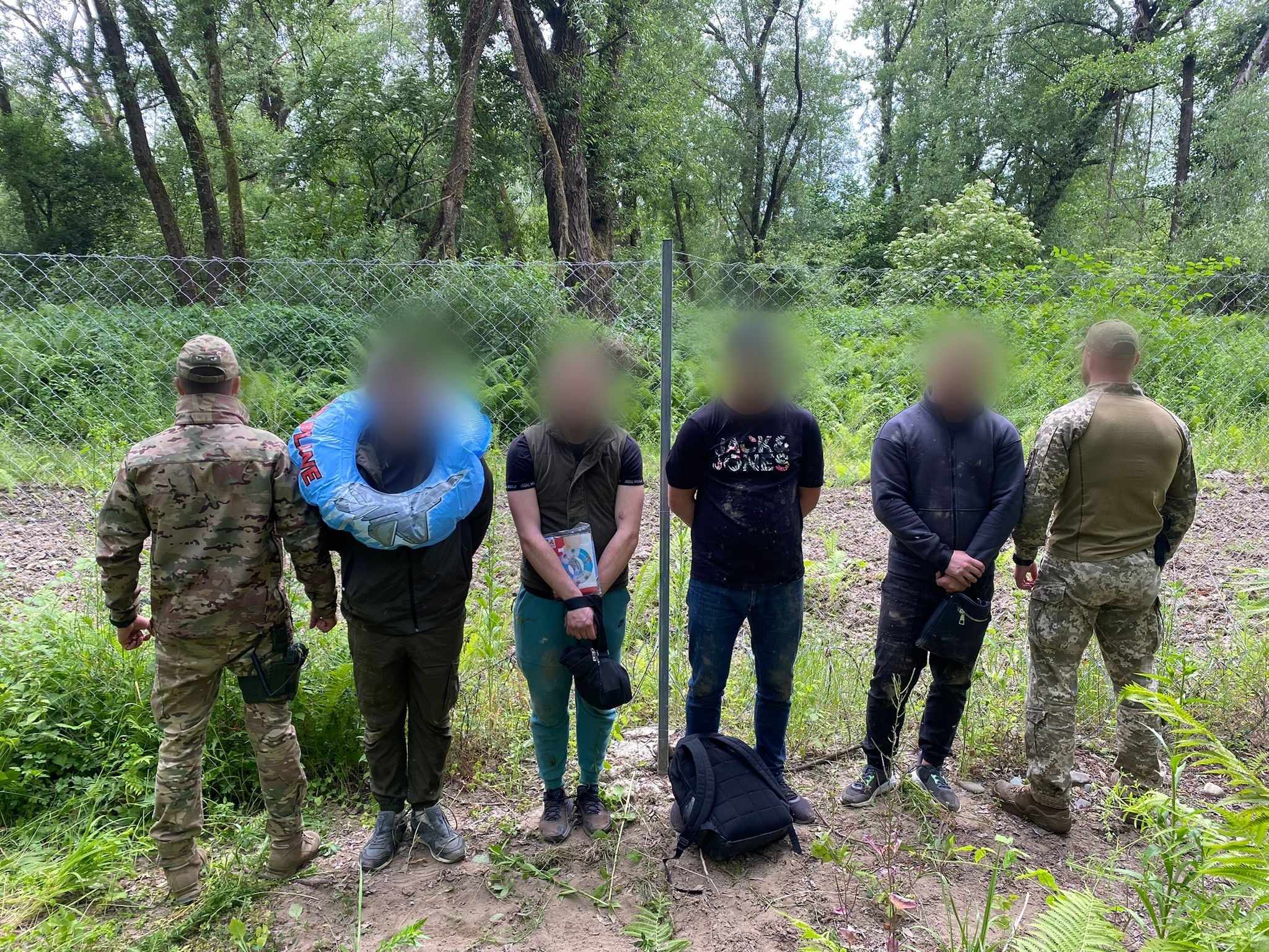 Через Тису – з надувними дитячими колами: львів’яни втікали з України в Румунію