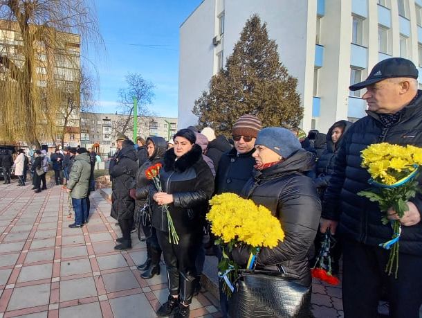 На Житомирщині попрощалися із загиблим на Донбасі десантником