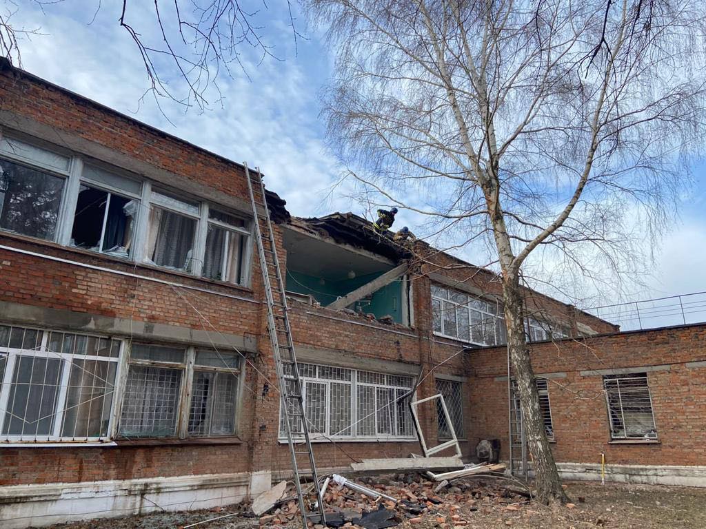 Росія обстріляла лікарню на Сумщині. Загинув підліток