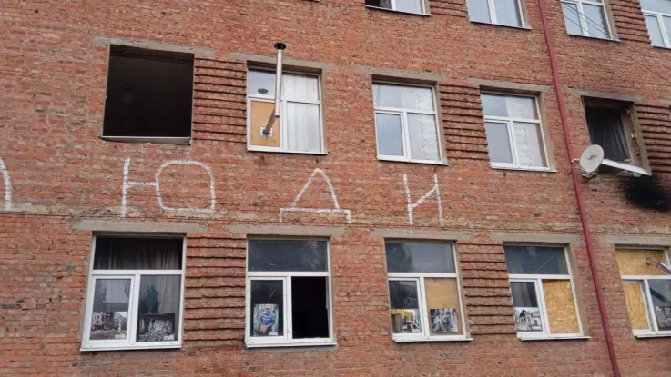 Росія вдарила авіабомбою по інтернату у Суджі: під завалами сотня росіян