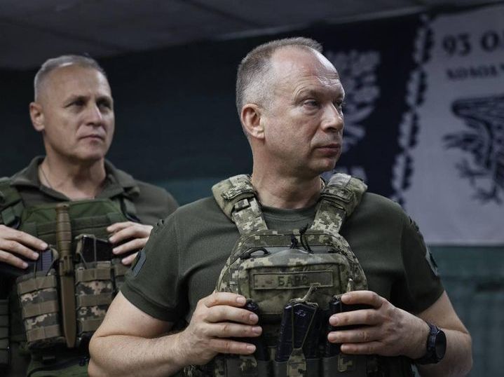 Поблизу Бахмута тривають важкі бої, – Сирський