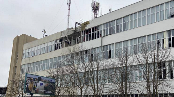 Росія вдарила по Херсону. Є влучання у підприємство критичної інфраструктури