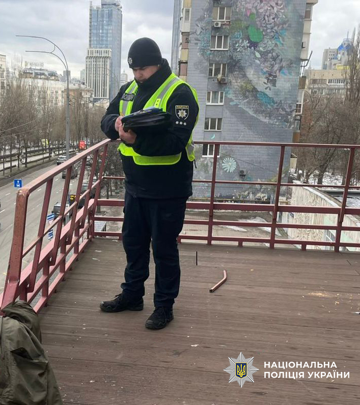 У центрі Києва чоловік випав з 23 поверху