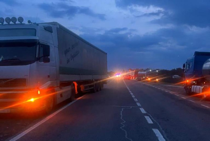 На Львівщині загинув велосипедист, який потрапив під дві вантажівки