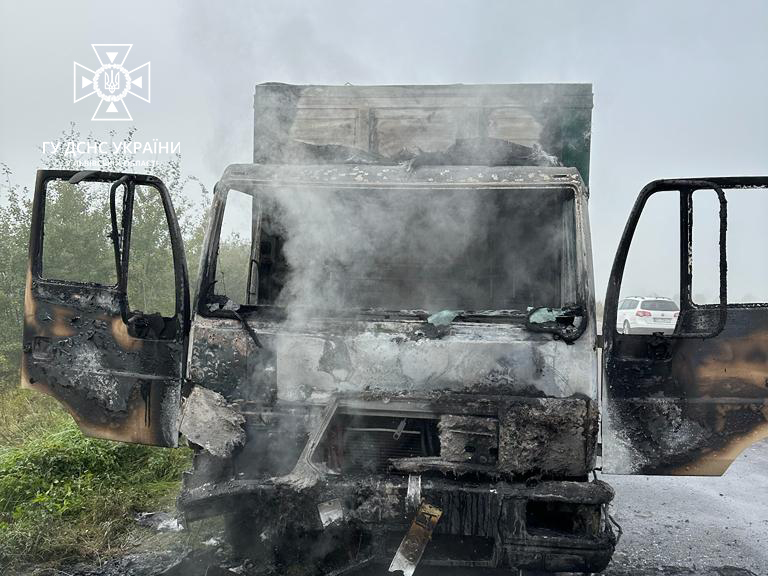 На Львівщині під час руху загорівся автомобіль