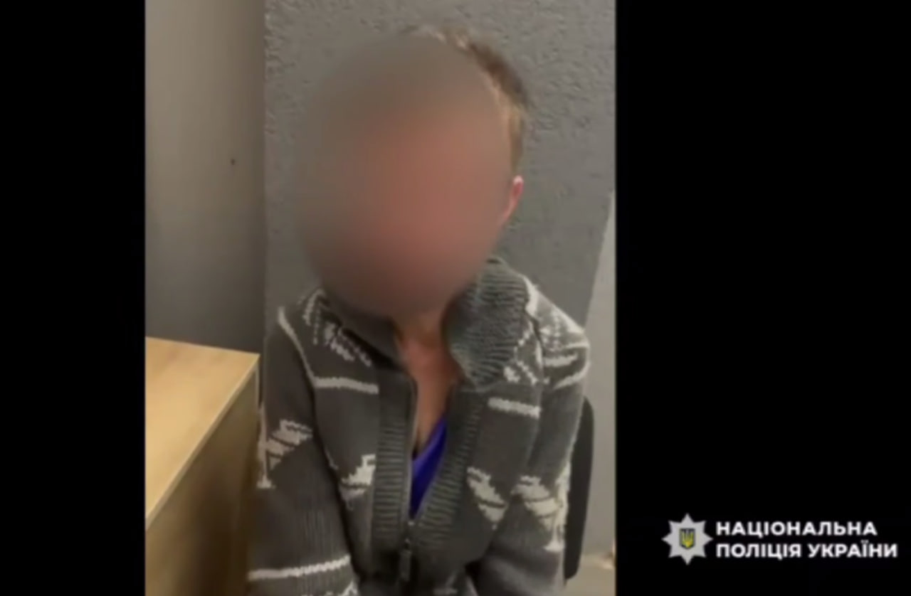 У Львові знайшли жінку, яка вчинила наругу біля меморіалу військовополоненим: Хто вона (відео)