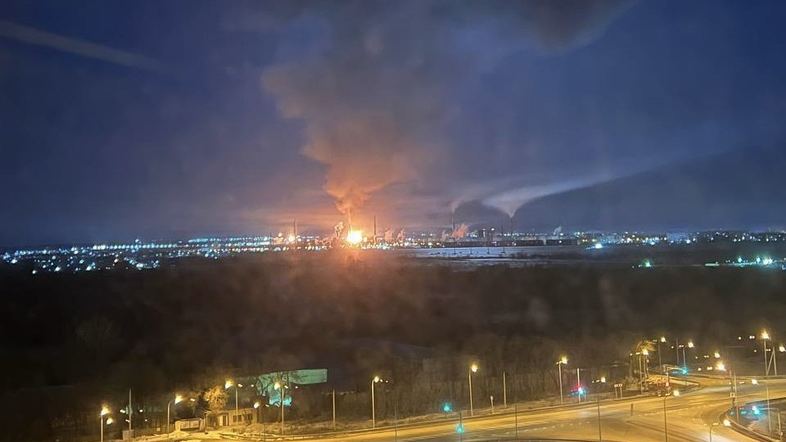 У Росії зупинив роботу нафтопереробний завод, який вчора атакували дрони