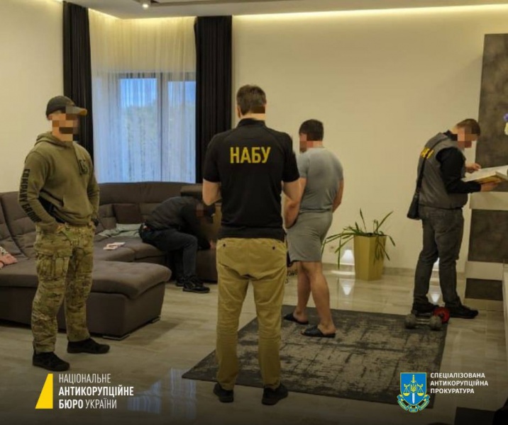 На митниці в Чернівцях викрили масштабну схему контрабанди одягу з Туреччини