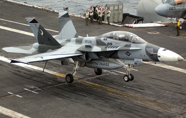 До Польщі зі США перекинули винищувачі F/A-18C Hornet 
