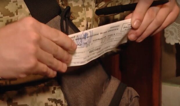 Чи може поліція роздавати повістки: відповідь Вигівського