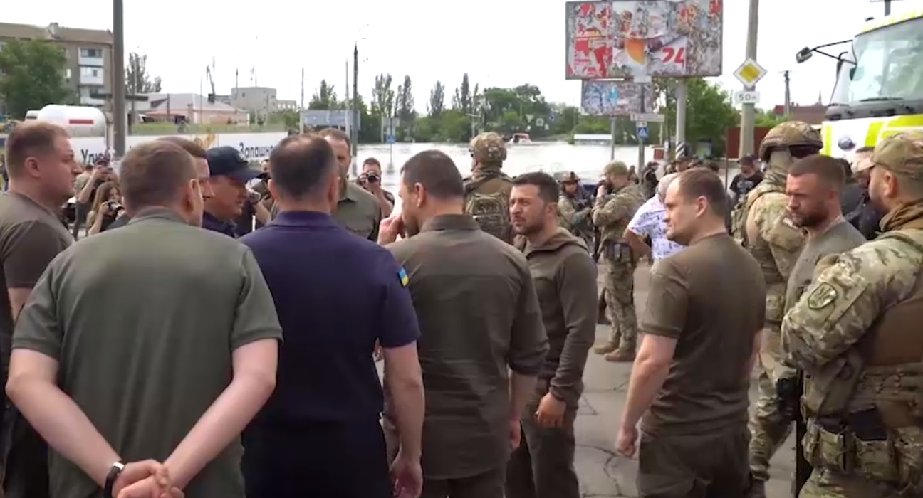 Зеленський приїхав на затоплену Херсонщину