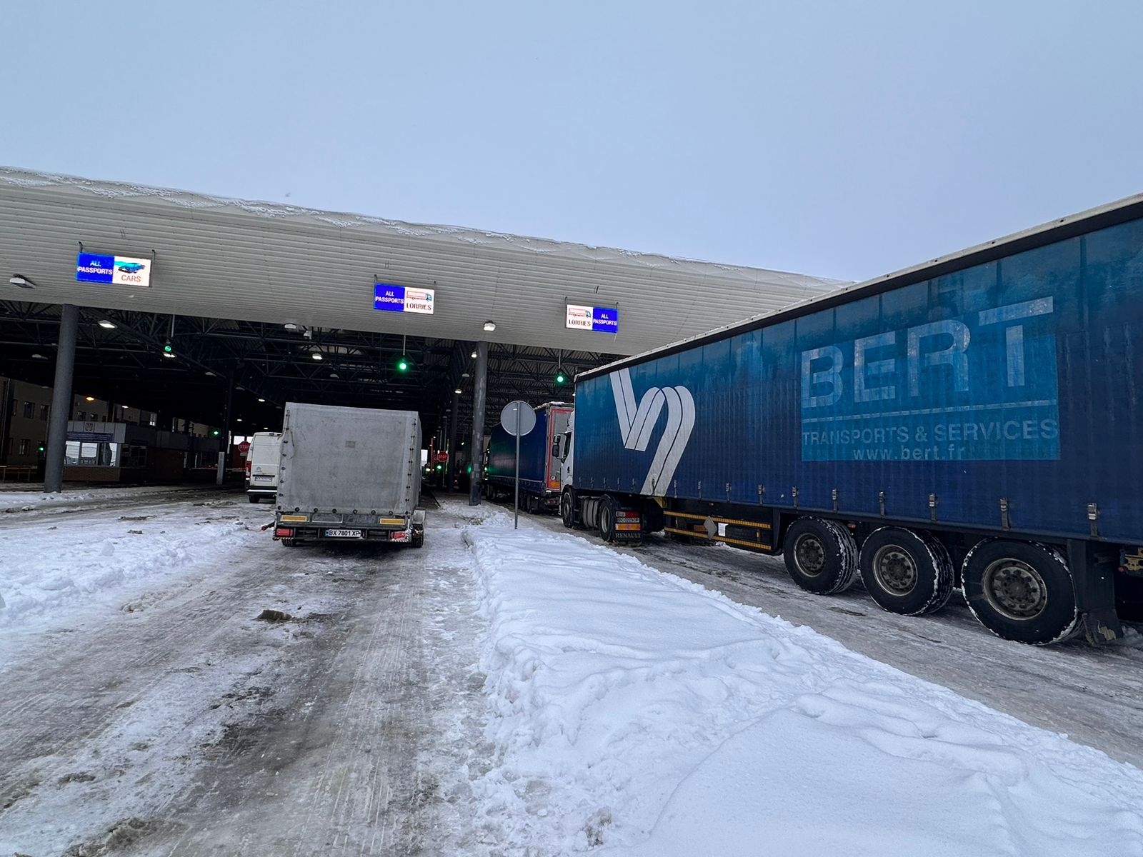 Не можна вибудовувати співпрацю з Польщею лише на особистих стосунках, - дипломат