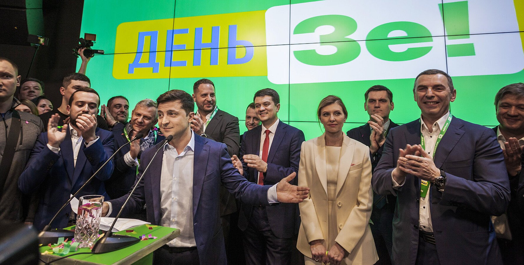 Два роки Зеленського. Лайт-версія патріотизму, новітній Кучма й «обіцянки-цяцянки»