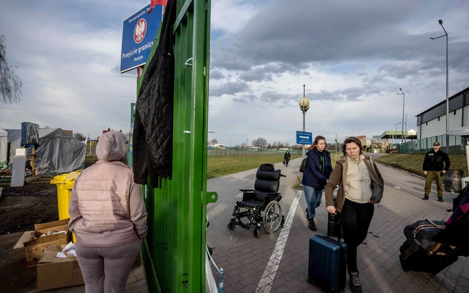 Польща змінює стратегію щодо українських біженців