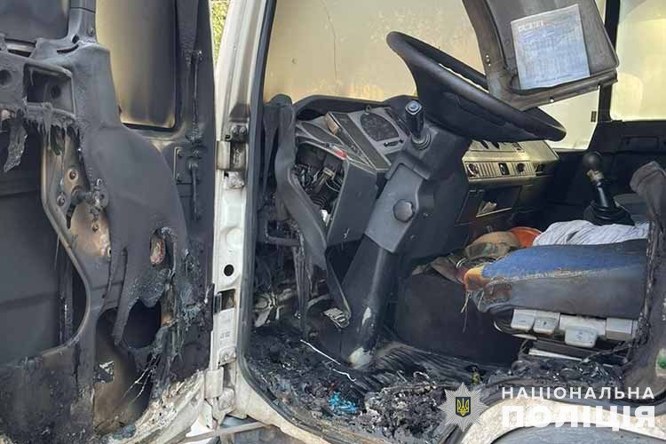 На Тернопільщині п'яний спалив чуже авто