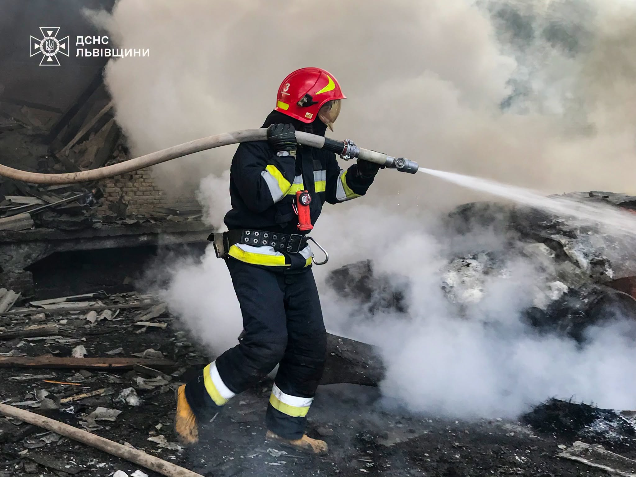 Випалили понад 20 соток землі: ДСНС б'є на сполох через пожежі на Львівщині