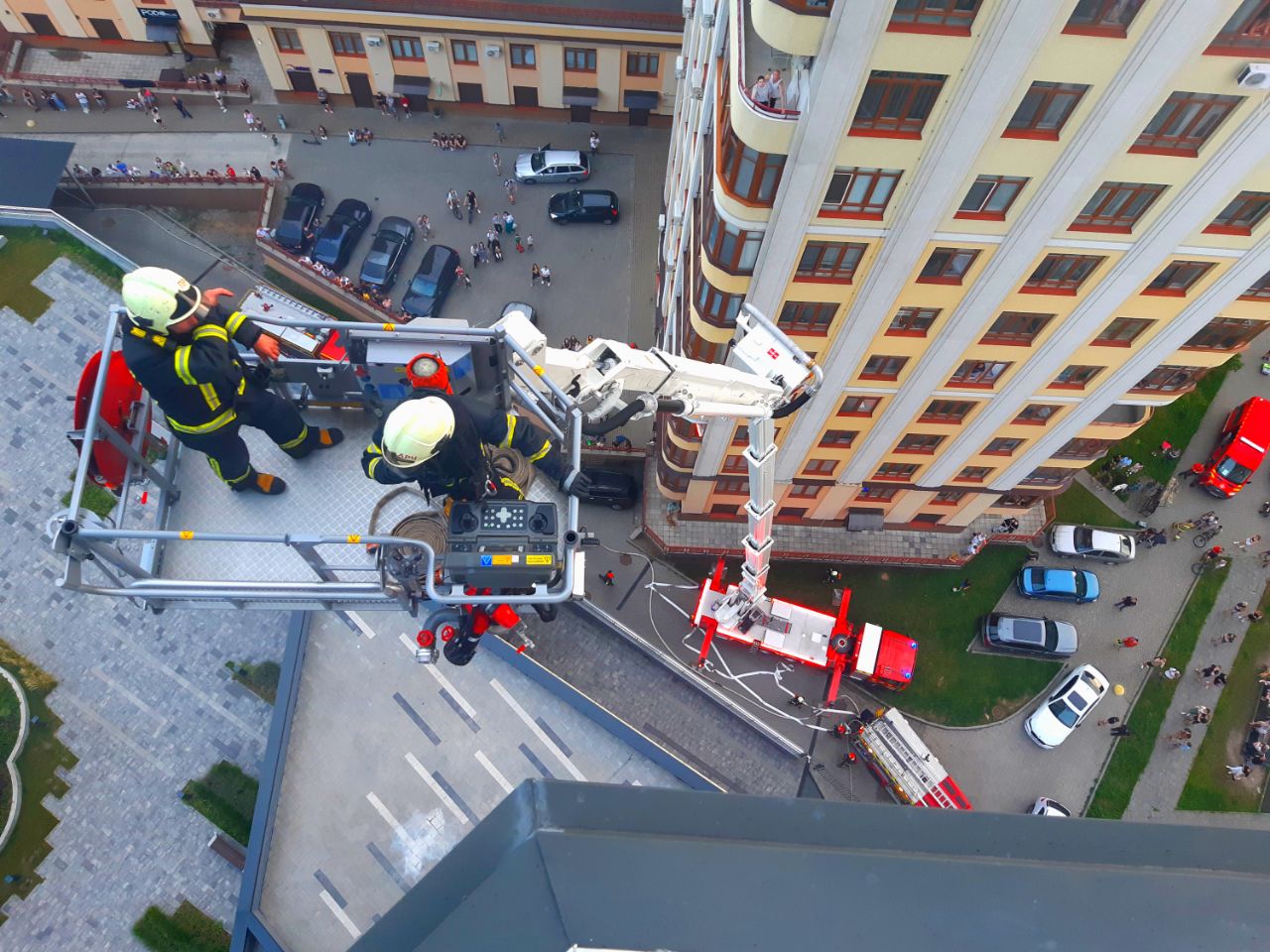 У Львові виникла пожежа на 17-му поверсі багатоповерхівки: що відомо