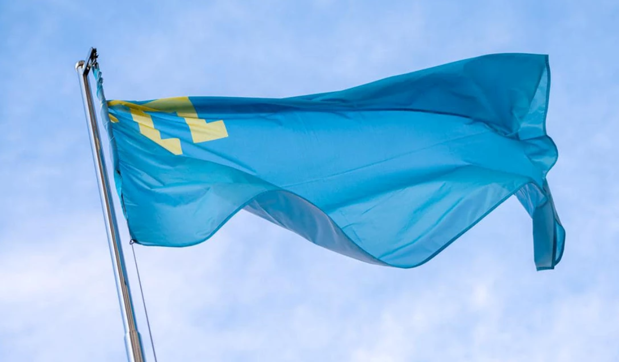 У Львові підняли кримськотатарський прапор