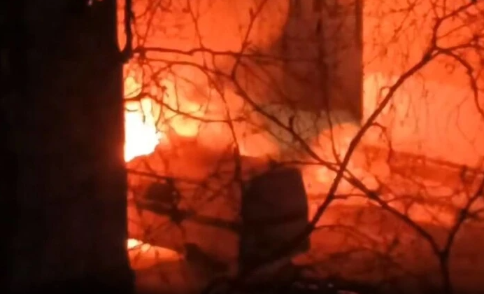 У Архангельську молодик підпалив чотири поліцейські машини: росЗМІ побачили «український слід»