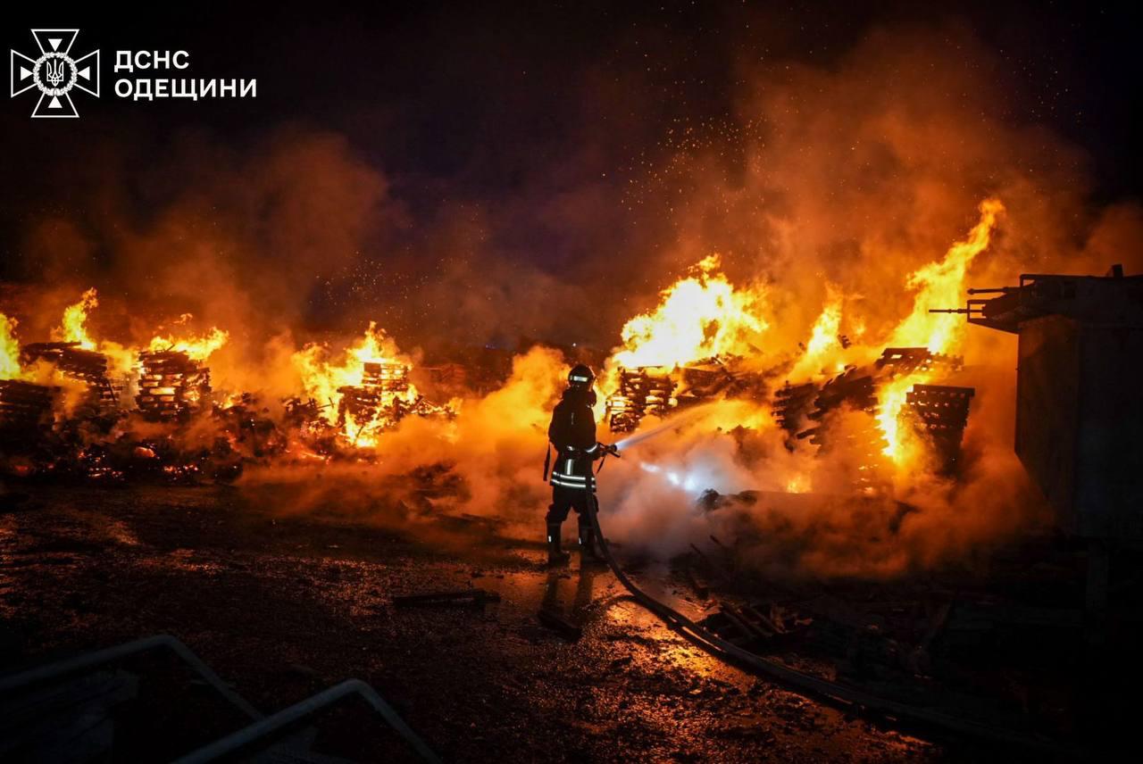 Нічні вибухи в Одесі: з'явилися перші фото
